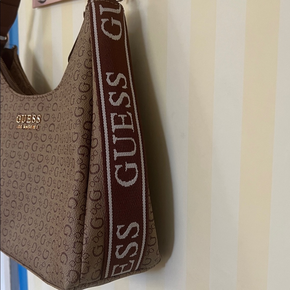 #1439**GUESS Tan Shoulder Bag with Pouch - Picture 8 of 13